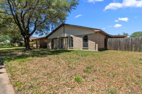 2821 Teakwood Dr, Garland TX  75044-5933 exterior