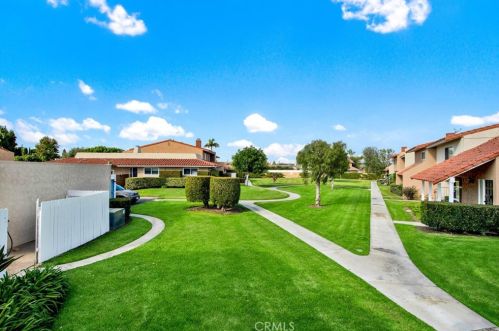 10555 La Rosa Cir, Santa Ana, CA 92708-4814