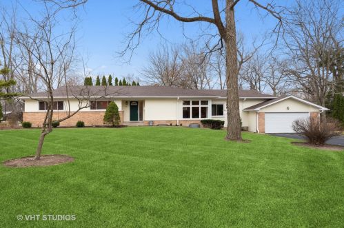 854 Apple Tree Ln, Highland Park, IL 60035-1162