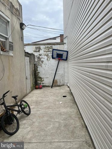 113 63rd St, Philadelphia PA 19151-3208 exterior