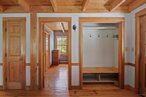 2 Youngs Ln, Freeport ME  04032-6261 exterior