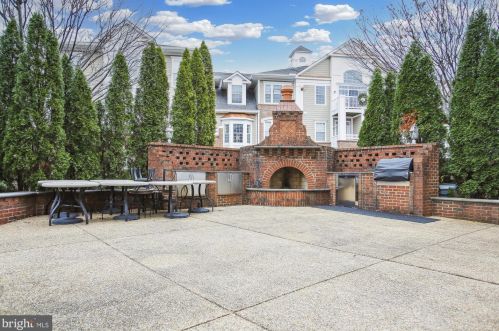 7860 Rolling Woods Ct, Springfield VA  22152-3629 exterior