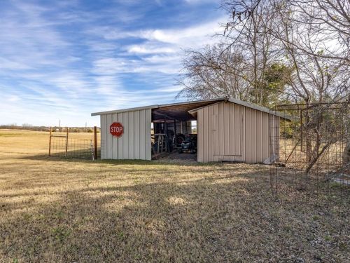 1256 Kentucky Town Rd, Whitewright TX 75491-3502 exterior