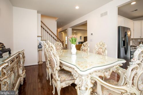 9 Nestlewood Way, Princeton NJ  08540-6132 exterior