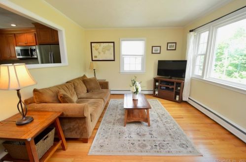 89 Salem Rd, Waterbury, CT 06712-1518