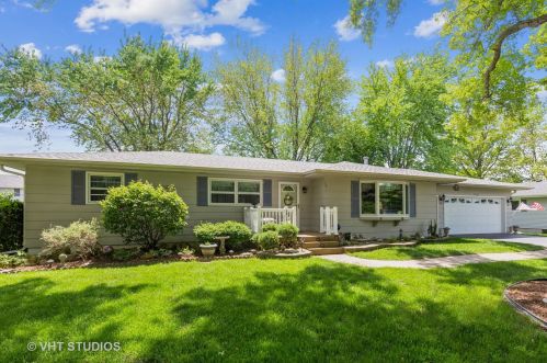 218 Alfred Dr, Sycamore, IL 60178-1104