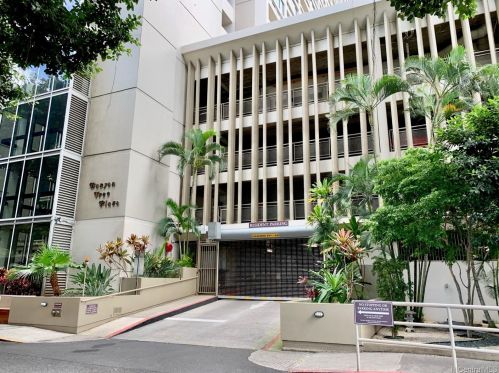 1212 Punahou St, Honolulu HI  96826-1031 exterior