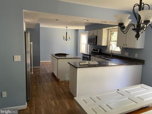 4742 Chestnut Rd, Shady Side, MD 20764-9776