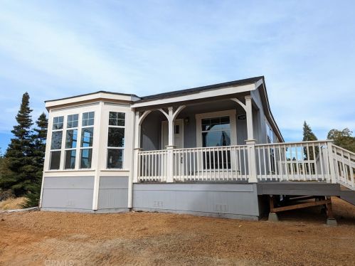 1695 Sweetbriar Ln, Paradise, CA 95969-2384