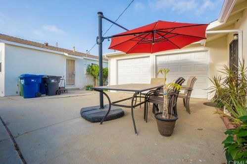 3210 134th Pl, Hawthorne CA  90250-6319 exterior