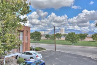 201 Adams St, Albuquerque NM  87108-2869 exterior