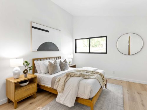 17252 Escalon Dr, Van Nuys CA  91436-4032 exterior