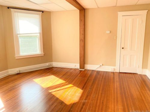 207 Maple Ave, Cheshire CT  06410-2505 exterior