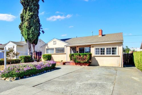 324 Acacia St, Vacaville, CA 95688-3705