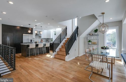 720 4 St, Philadelphia PA 19147-3127 exterior