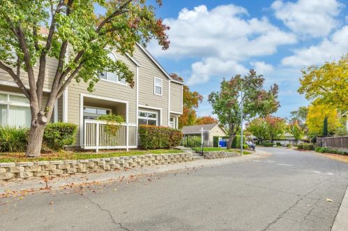 3035 Woods Cir, Davis, CA 95616-2685