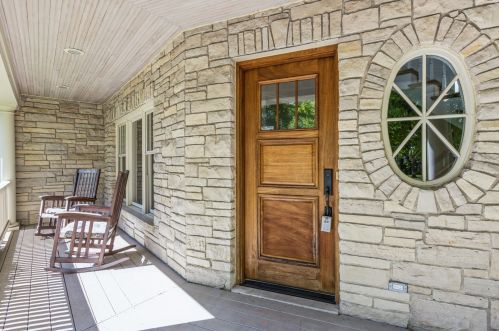 360 Oak St, Oak Brook IL  60521-3848 exterior