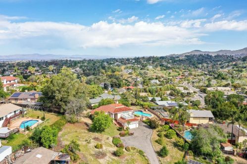 1211 Clarence Dr, Vista, CA 92084-7240