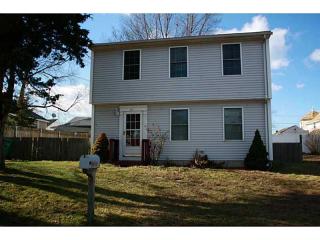 81 Sagamore St, Warwick, RI 02889-9621