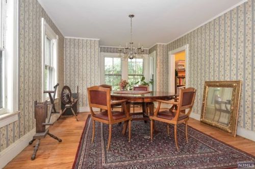209 Crescent Ave, Allendale, NJ 07401-1309