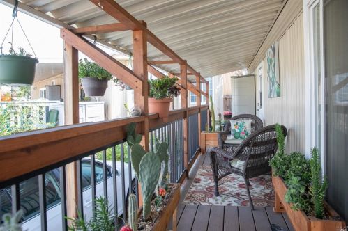 3875 Castro Valley Blvd, Hayward CA  94546-4560 exterior