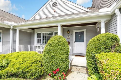 32 Highland Dr, Upper Stepney, CT 06468-1441