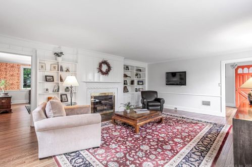 11 Cranbury Rd, Norwalk CT  06851-2649 exterior