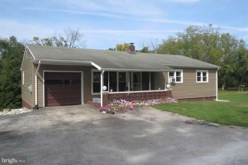2307 Log Cabin Rd, York, PA 17408-3932
