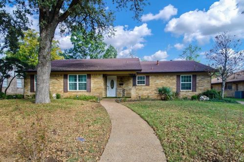 2404 Crestview Cir, Irving TX  75062-5304 exterior