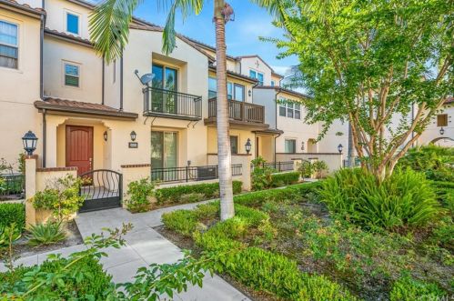 2925 Edinger Ave, Santa Ana, CA 92704-3926