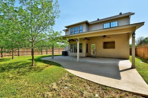 400 Masonwood Dr, Uhland TX 78640-4609 exterior