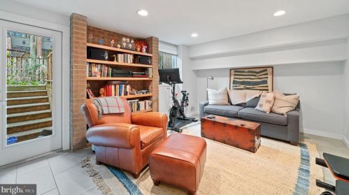 2050 Lombard St, Philadelphia PA  19146-1315 exterior