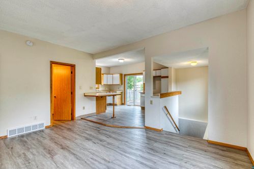 5915 Redruth St, Duluth, MN 55807-2363