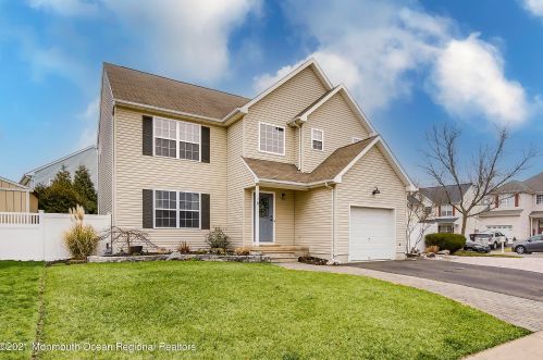 6 Marlin Dr, Berkeley Township, NJ 08721-2464