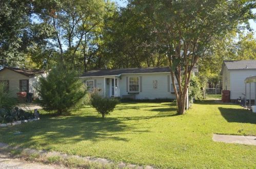 1410 Pecan St, Bonham, TX 75418-3249
