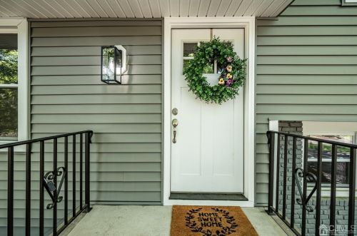 20 Huntington Rd, Edison, NJ 08820-3109