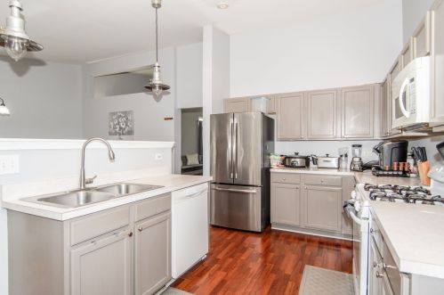 10 Picnic Ct, Lemont IL 60490-6542 exterior