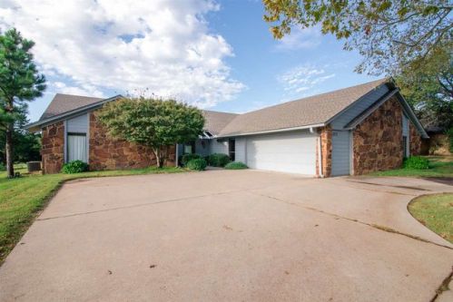 4811 Country Club Dr, Stillwater, OK 74074-1533
