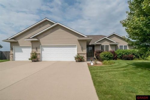 324 Inverness Dr, Mankato, MN 56001-6495