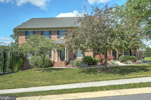 1771 Country Manor Dr, York, PA 17408-8826