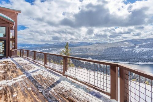 12332 Ski Slope Way, Truckee CA  96161-6603 exterior