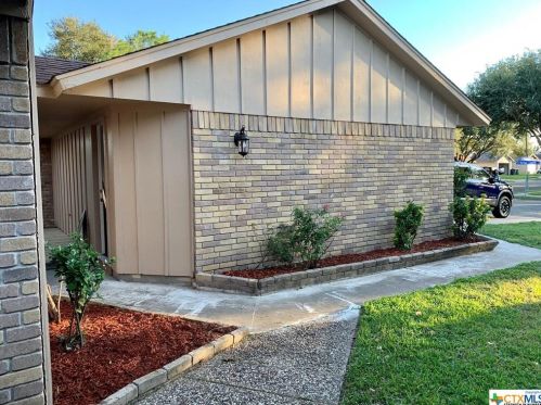 102 Balboa Ct, Victoria, TX 77901-3701