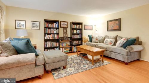 292 Gundry Dr, Falls Church, VA 22046-4116
