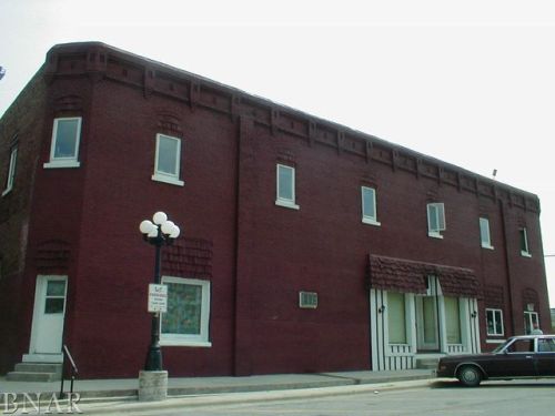 102 Center St, Colfax, IL 61728-8942
