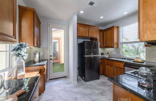 39 Tall Oak, Irvine CA  92603-4213 exterior