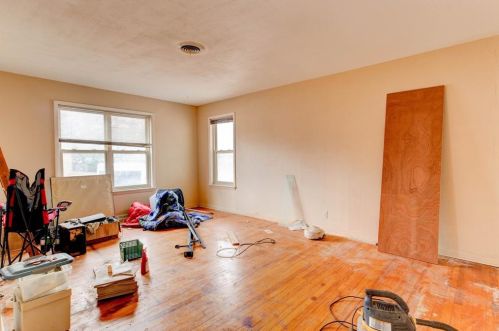 1012 Woodland Dr, Bedford, TX 76022-7118