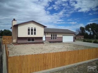 1755 Los Maderos Dr, Pueblo, CO 81006-1738