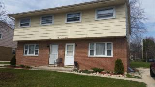 5940 Strathmoor Dr, Rockford, IL 61107-5138