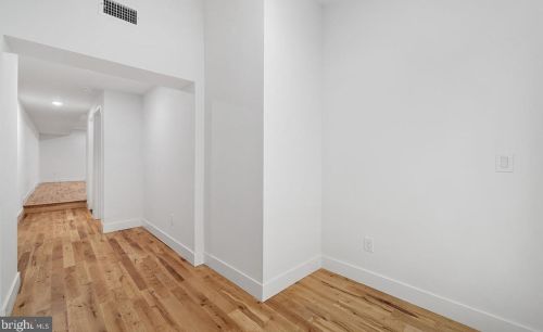 512 4 St, Philadelphia PA 19133-3105 exterior