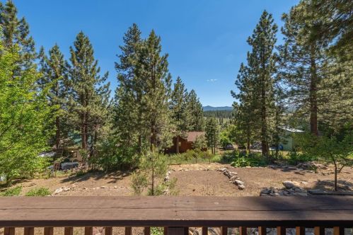 11553 Ridge Rd, Truckee CA  96161-4920 exterior